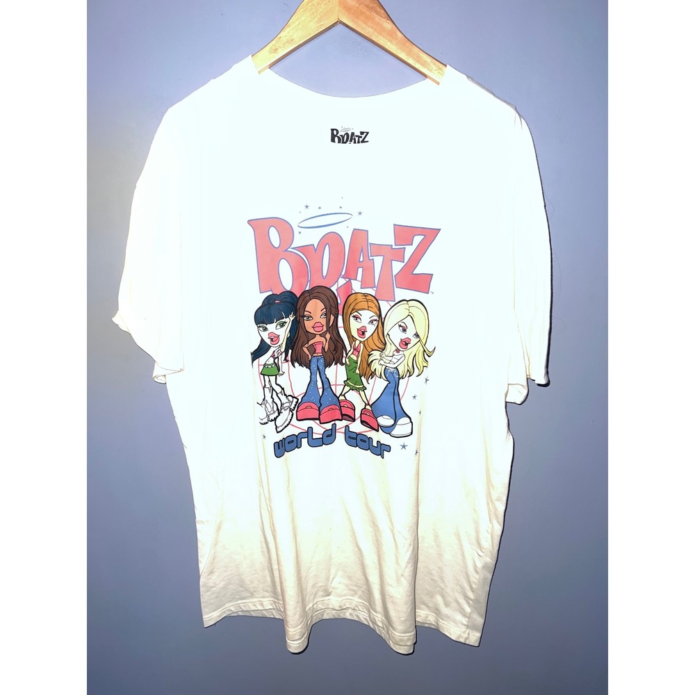 Bratz World Tour 2001 Graphic T-Shirt Cream XL MGA Entertainment Y2K Aesthetic - Picture 2 of 5
